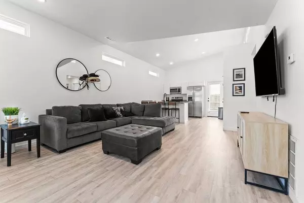 671 St Charles Pl, Bentonville, AR 72713