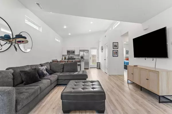 671 St Charles Pl, Bentonville, AR 72713