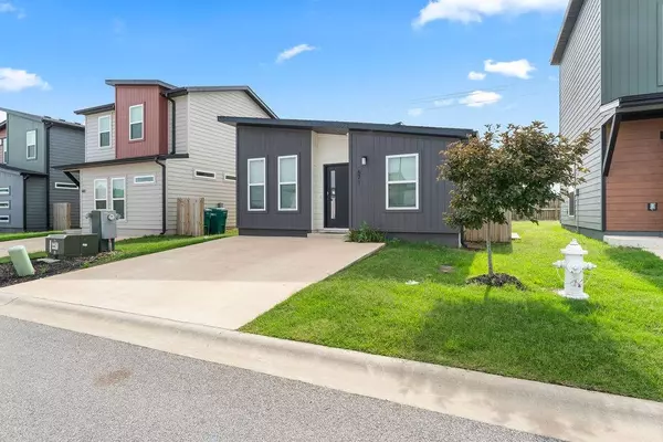 671 St Charles Pl, Bentonville, AR 72713