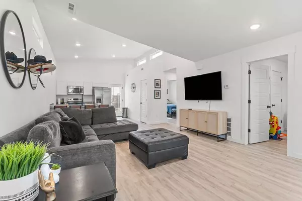 671 St Charles Pl, Bentonville, AR 72713