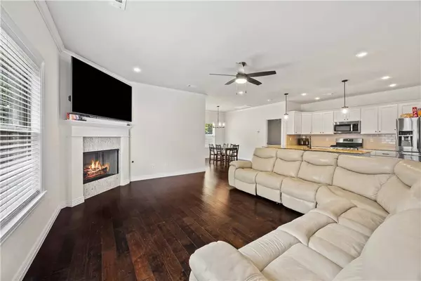 1318 Park St, Lowell, AR 72745