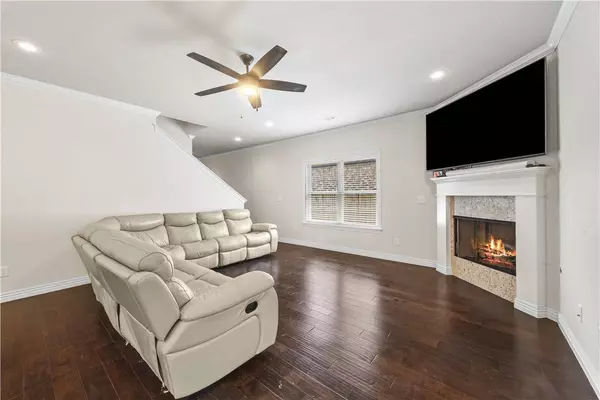 1318 Park St, Lowell, AR 72745