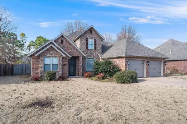 6412 S 44th St, Rogers, AR 72758