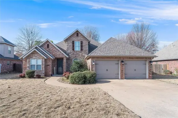 6412 S 44th St, Rogers, AR 72758
