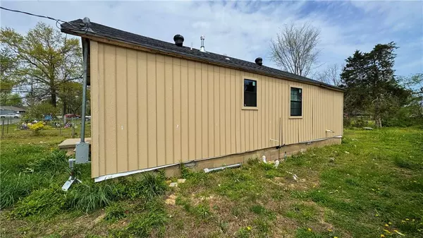 1021 S B St, Rogers, AR 72756