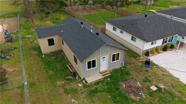 1021 S B St, Rogers, AR 72756