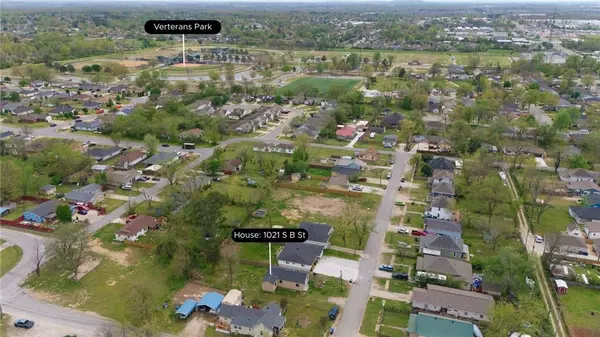 1021 S B St, Rogers, AR 72756