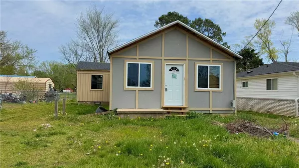 1021 S B St, Rogers, AR 72756