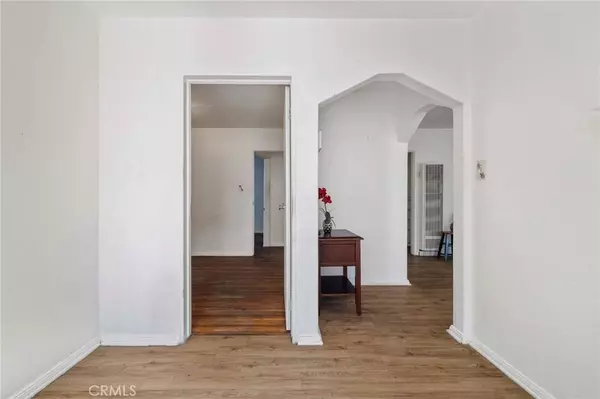 5951 S Van Ness, Los Angeles, CA 90047