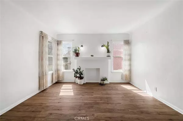 5951 S Van Ness, Los Angeles, CA 90047