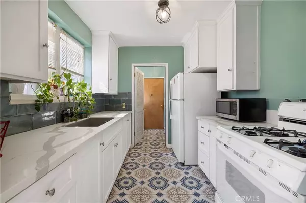 5951 S Van Ness, Los Angeles, CA 90047