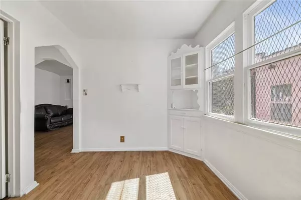 5951 S Van Ness, Los Angeles, CA 90047