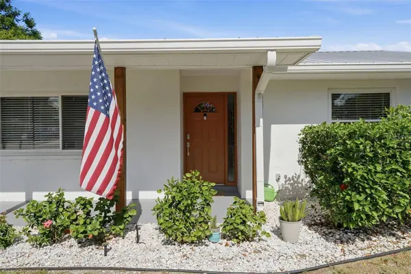 2600 CAMBRIDGE DR, Sarasota, FL 34232
