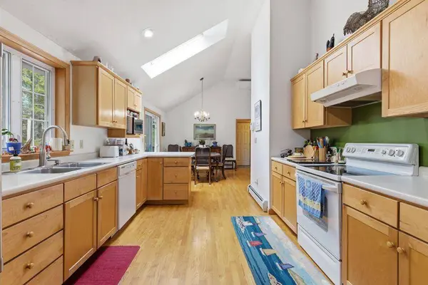 18 Parkside DR, Biddeford, ME 04005