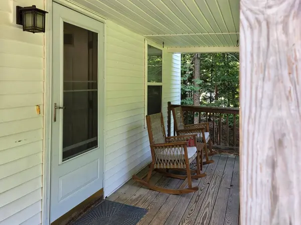 38 Lantern LN, Windham, ME 04062