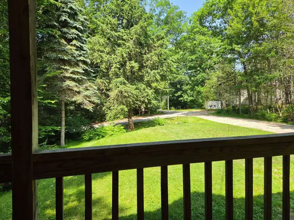 38 Lantern LN, Windham, ME 04062