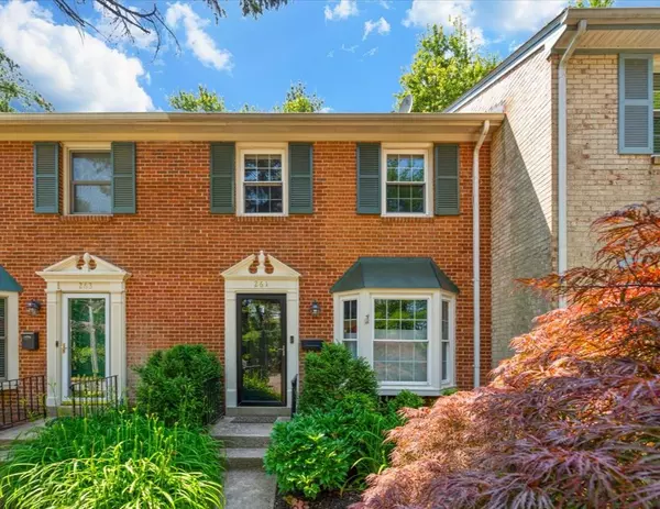 261 COMMONS DR NW, Vienna, VA 22180