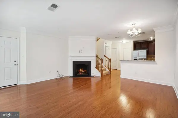 22936 SPICEBUSH DR #1361, Clarksburg, MD 20871