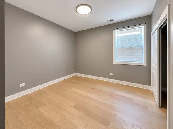 4950 S Michigan AVE #3, Chicago, IL 60615
