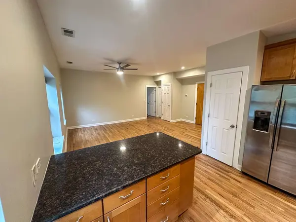 6324 S KIMBARK AVE #300, Chicago, IL 60637