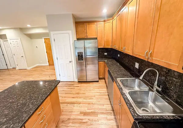 6324 S KIMBARK AVE #300, Chicago, IL 60637