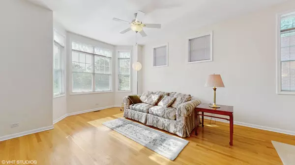 4606 S Woodlawn Avenue, Chicago, IL 60653