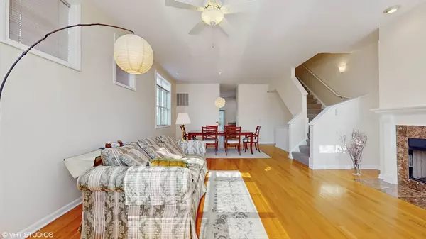 4606 S Woodlawn Avenue, Chicago, IL 60653