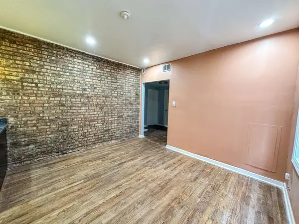 7926 S Luella Avenue #1B, Chicago, IL 60617