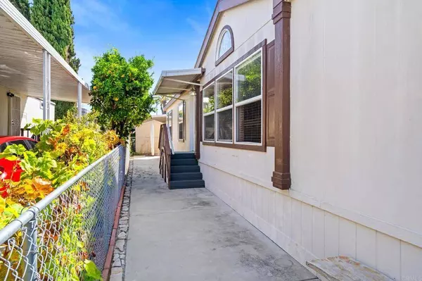 4660 N River RD #17, Oceanside, CA 92057