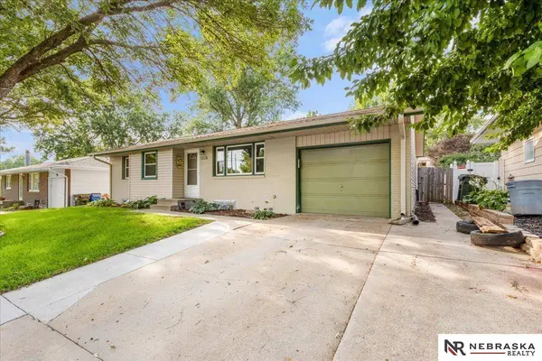 7241 Garland ST, Lincoln, NE 68505