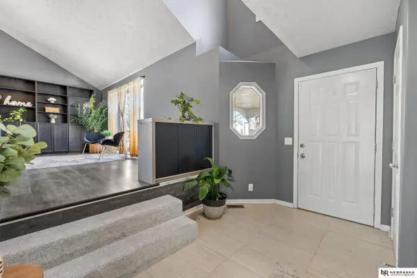 409 Fleetwood Drive, Papillion, NE 68133