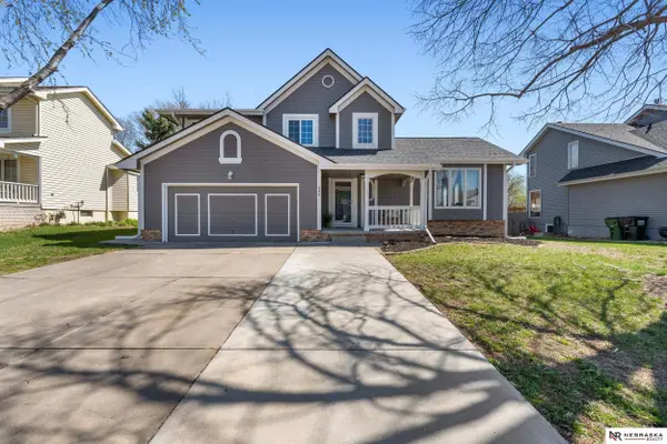 409 Fleetwood Drive, Papillion, NE 68133