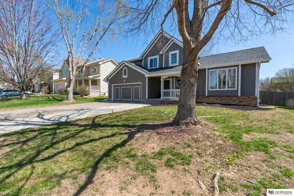 409 Fleetwood Drive, Papillion, NE 68133