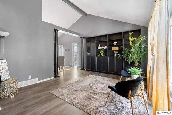 409 Fleetwood Drive, Papillion, NE 68133