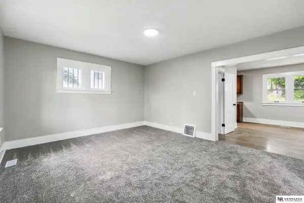 6332 N 32nd Street, Omaha, NE 68111