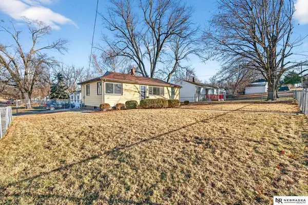 3818 Pinkney Street, Omaha, NE 68111