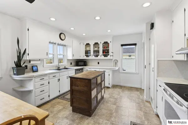 1060 County Road 21, Bennington, NE 68007