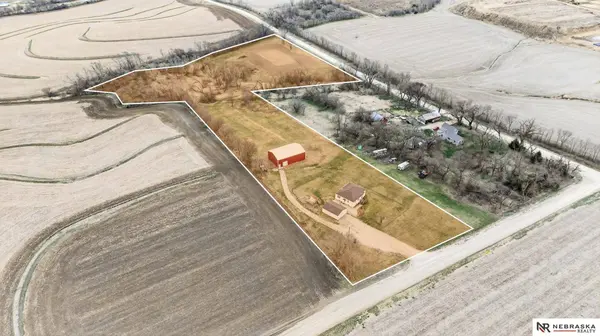 1060 County Road 21, Bennington, NE 68007