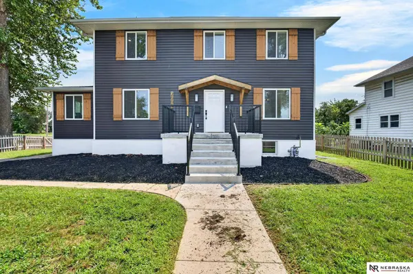 2003 Pinkney ST, Omaha, NE 68110