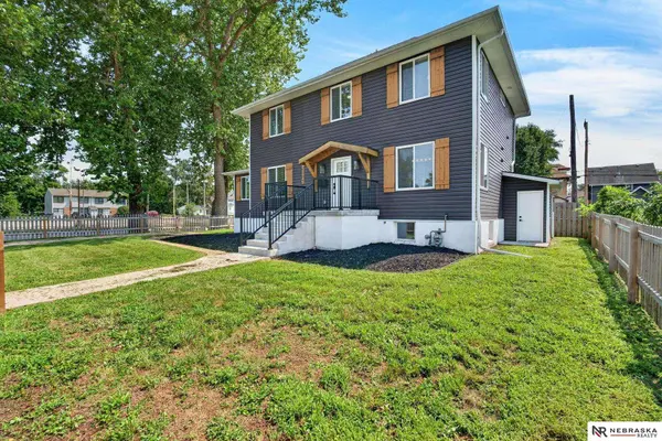 2003 Pinkney ST, Omaha, NE 68110