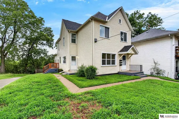 506 S 30th ST, Omaha, NE 68105
