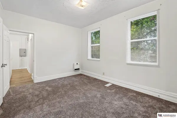 506 S 30th ST, Omaha, NE 68105