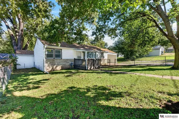 3814 Pinkney ST, Omaha, NE 68111