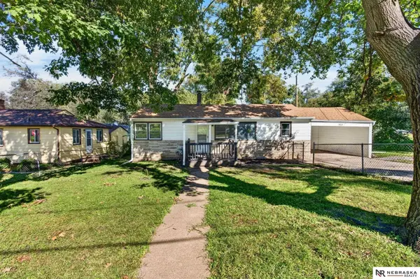 3814 Pinkney ST, Omaha, NE 68111