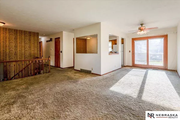 5077 S 87th Street, Omaha, NE 68127