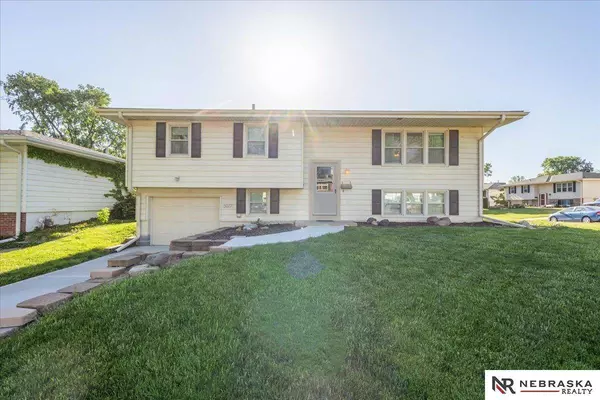 5077 S 87th Street, Omaha, NE 68127