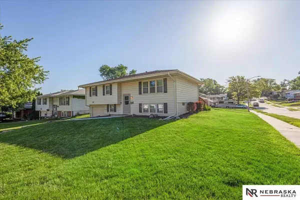 5077 S 87th Street, Omaha, NE 68127