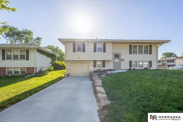 5077 S 87th Street, Omaha, NE 68127