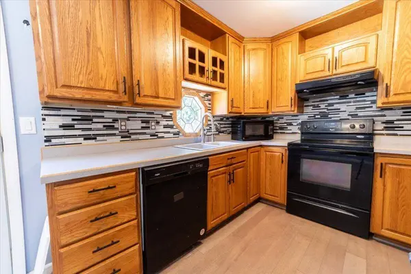 909 Brentwood Ave, Hastings, NE 68901