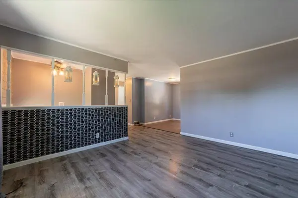 909 Brentwood Ave, Hastings, NE 68901